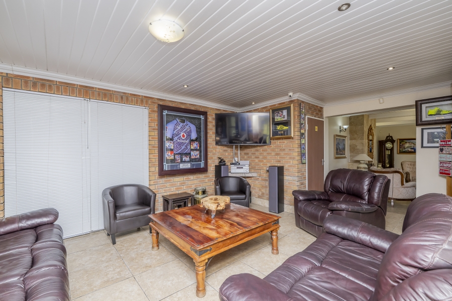8 Bedroom Property for Sale in Brackenfell South Western Cape